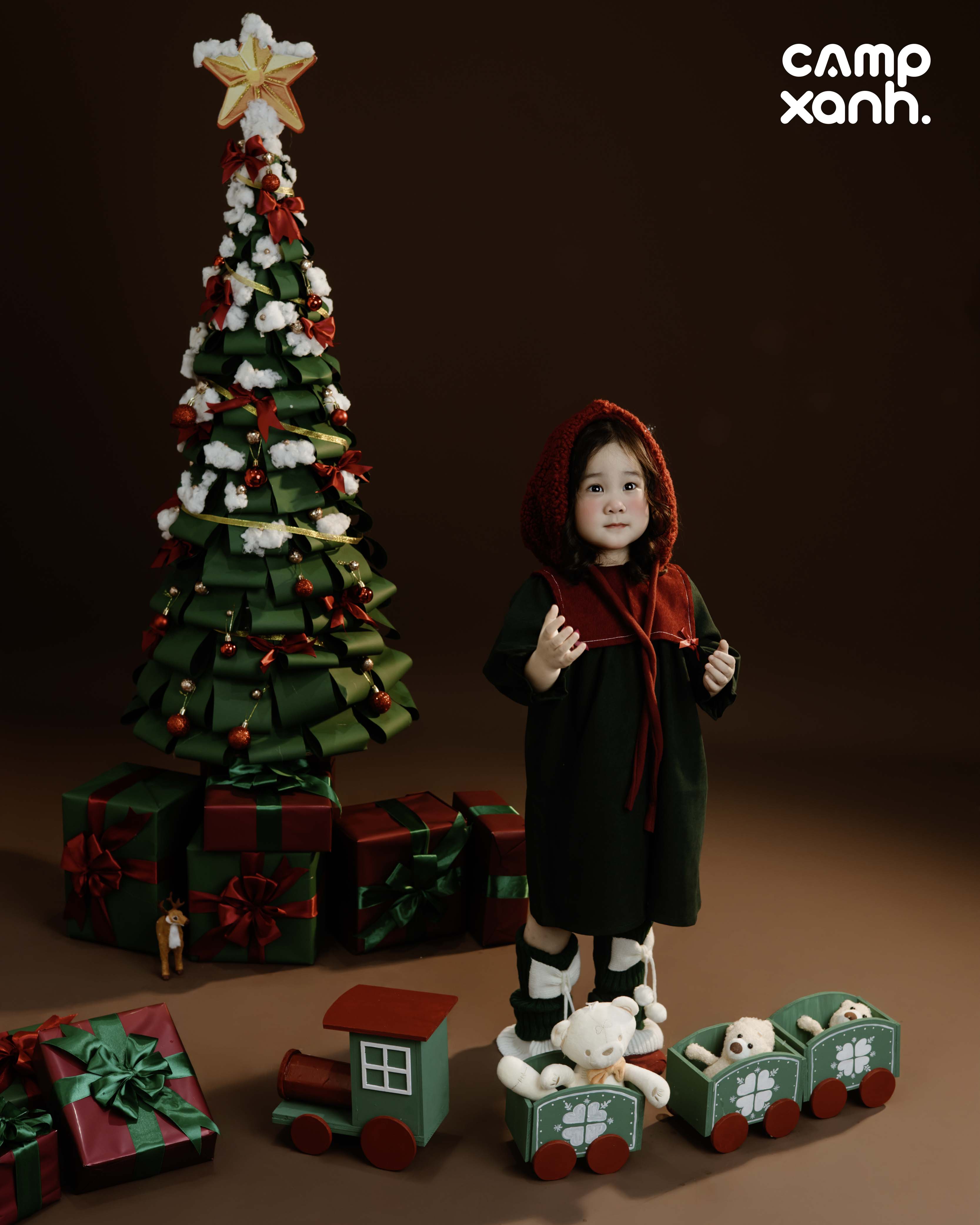 𝑻𝑰𝑵𝒀 𝑪𝑯𝑹𝑰𝑺𝑻𝑴𝑨𝑺 𝑻𝑨𝑳𝑬𝑺