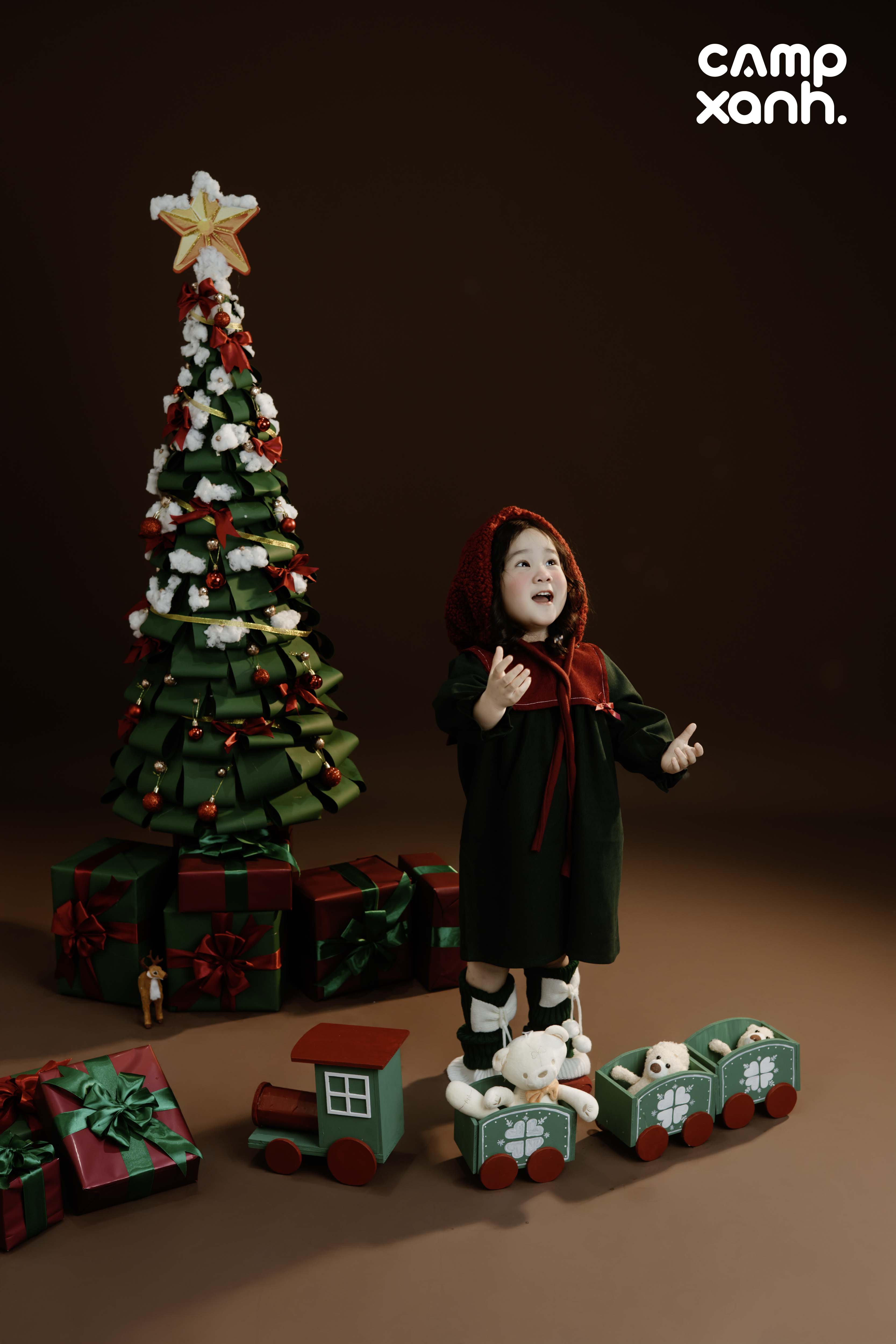 𝑻𝑰𝑵𝒀 𝑪𝑯𝑹𝑰𝑺𝑻𝑴𝑨𝑺 𝑻𝑨𝑳𝑬𝑺