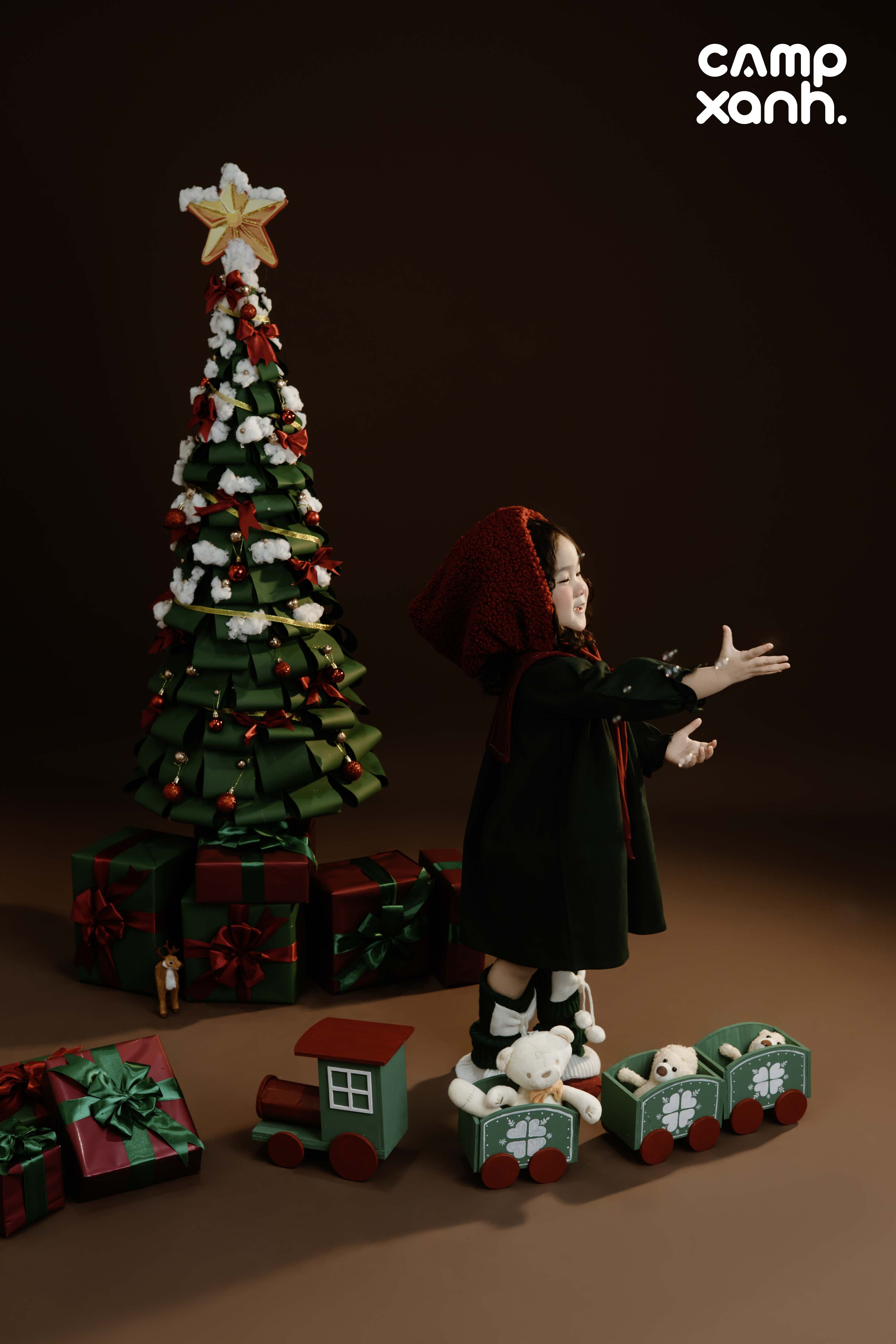 𝑻𝑰𝑵𝒀 𝑪𝑯𝑹𝑰𝑺𝑻𝑴𝑨𝑺 𝑻𝑨𝑳𝑬𝑺