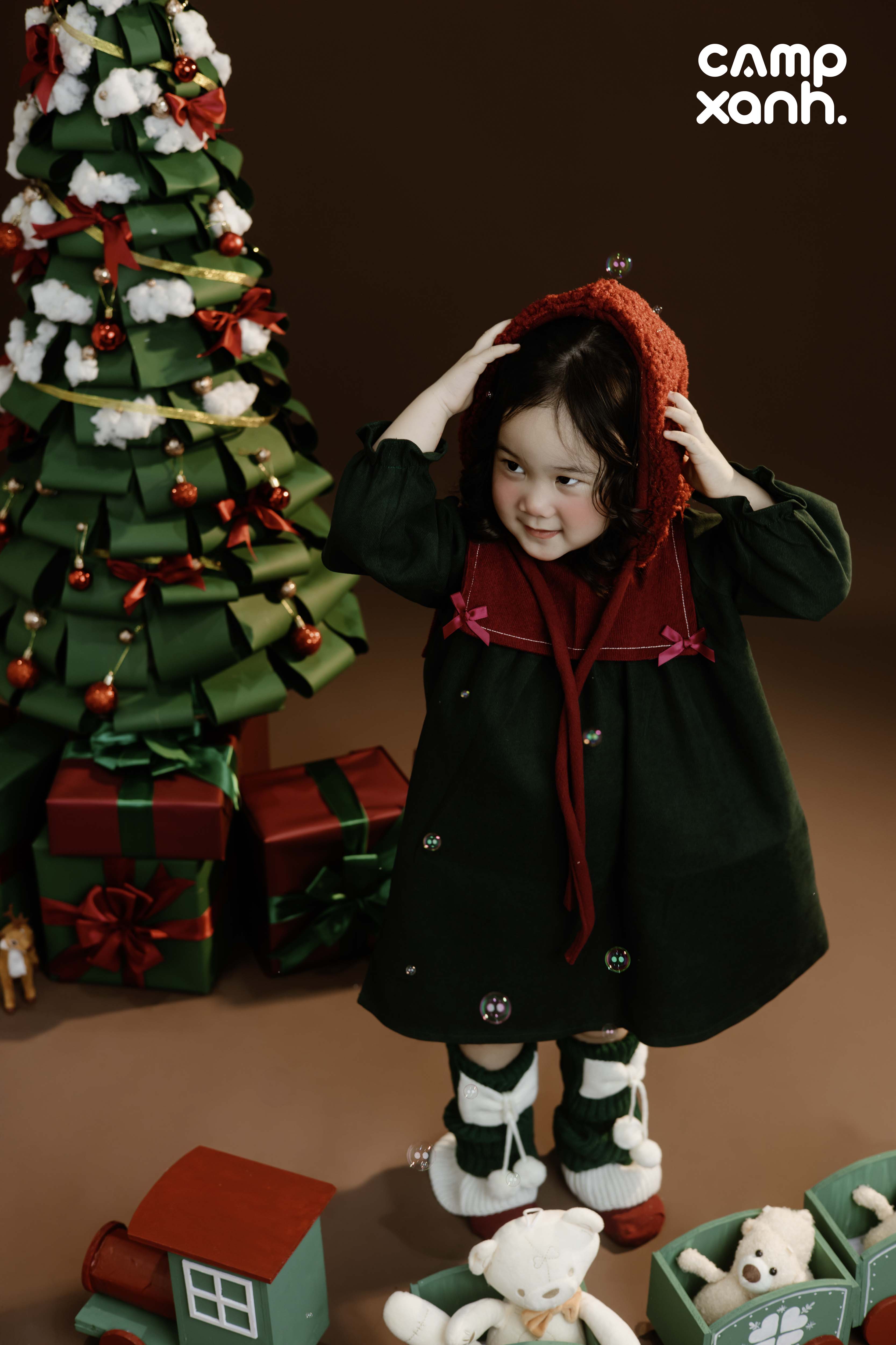 𝑻𝑰𝑵𝒀 𝑪𝑯𝑹𝑰𝑺𝑻𝑴𝑨𝑺 𝑻𝑨𝑳𝑬𝑺