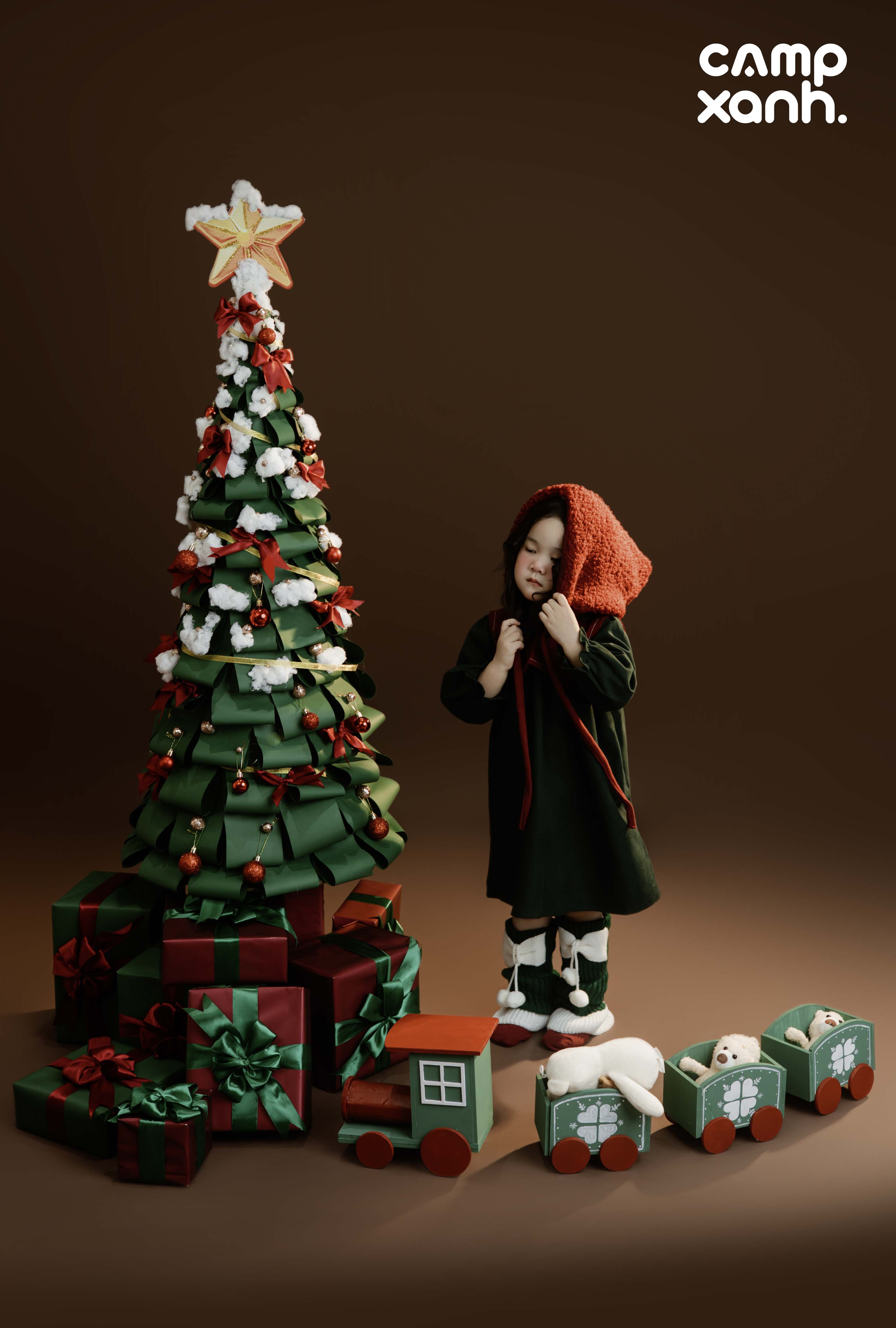 𝑻𝑰𝑵𝒀 𝑪𝑯𝑹𝑰𝑺𝑻𝑴𝑨𝑺 𝑻𝑨𝑳𝑬𝑺