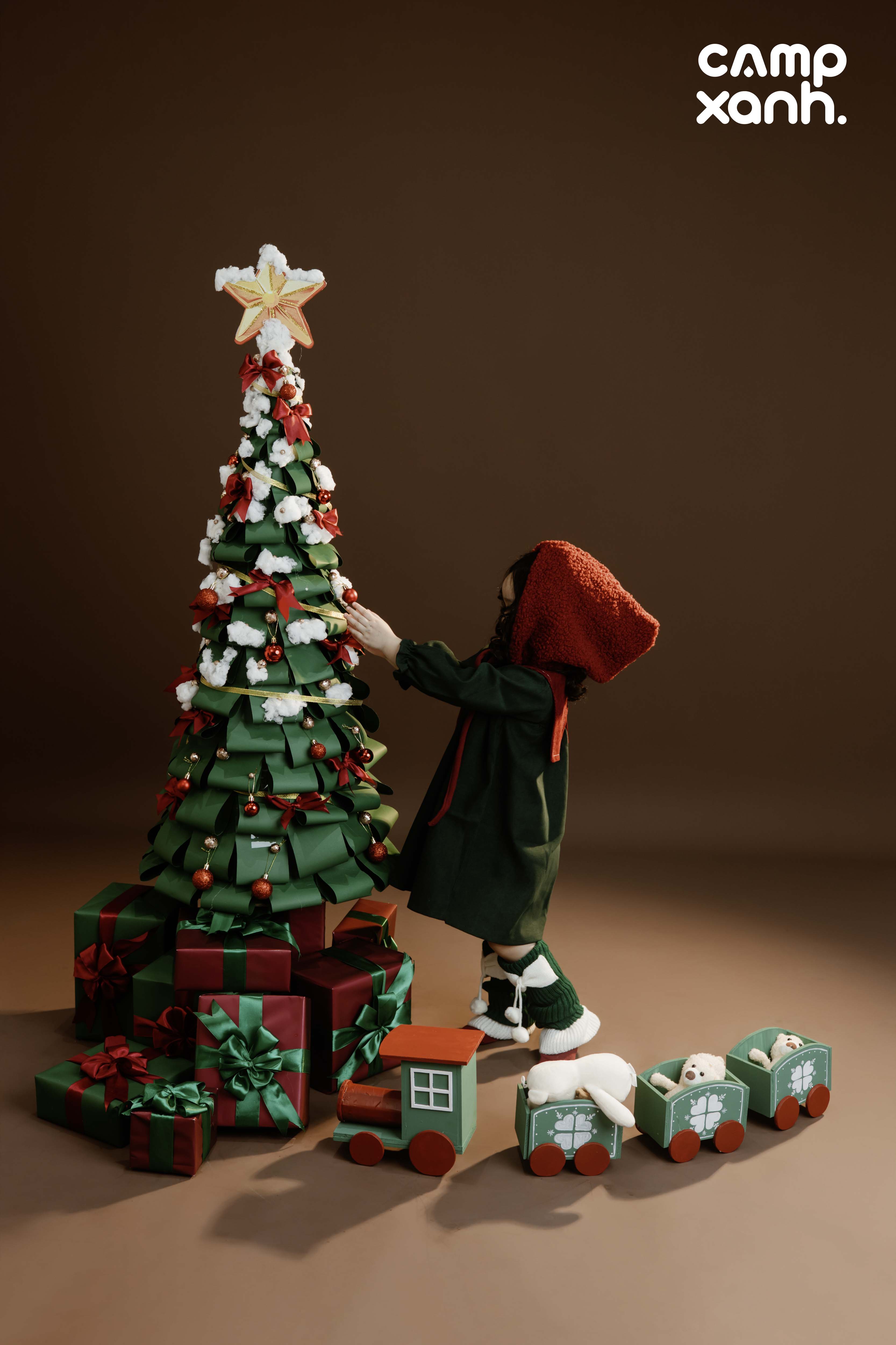 𝑻𝑰𝑵𝒀 𝑪𝑯𝑹𝑰𝑺𝑻𝑴𝑨𝑺 𝑻𝑨𝑳𝑬𝑺