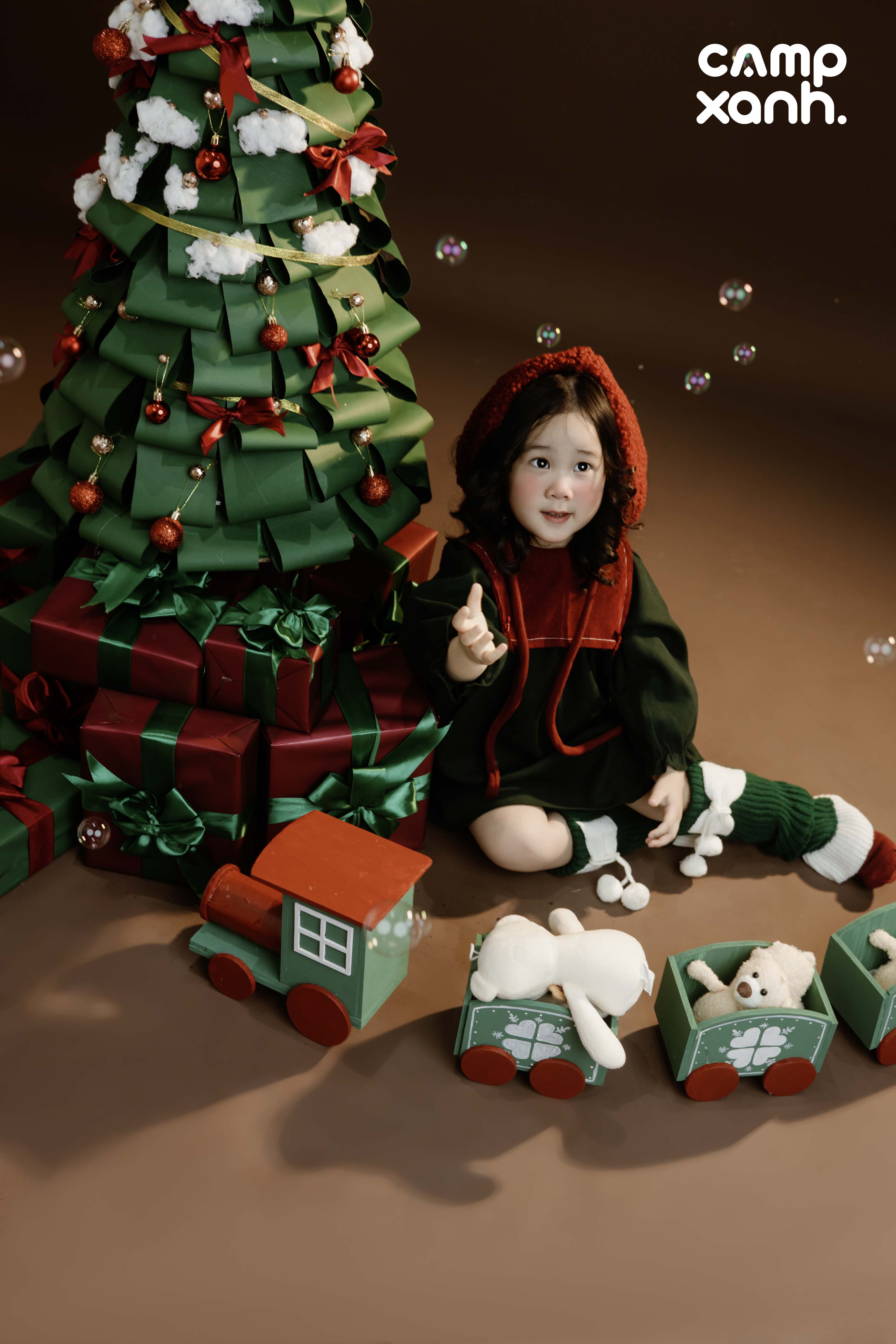 𝑻𝑰𝑵𝒀 𝑪𝑯𝑹𝑰𝑺𝑻𝑴𝑨𝑺 𝑻𝑨𝑳𝑬𝑺