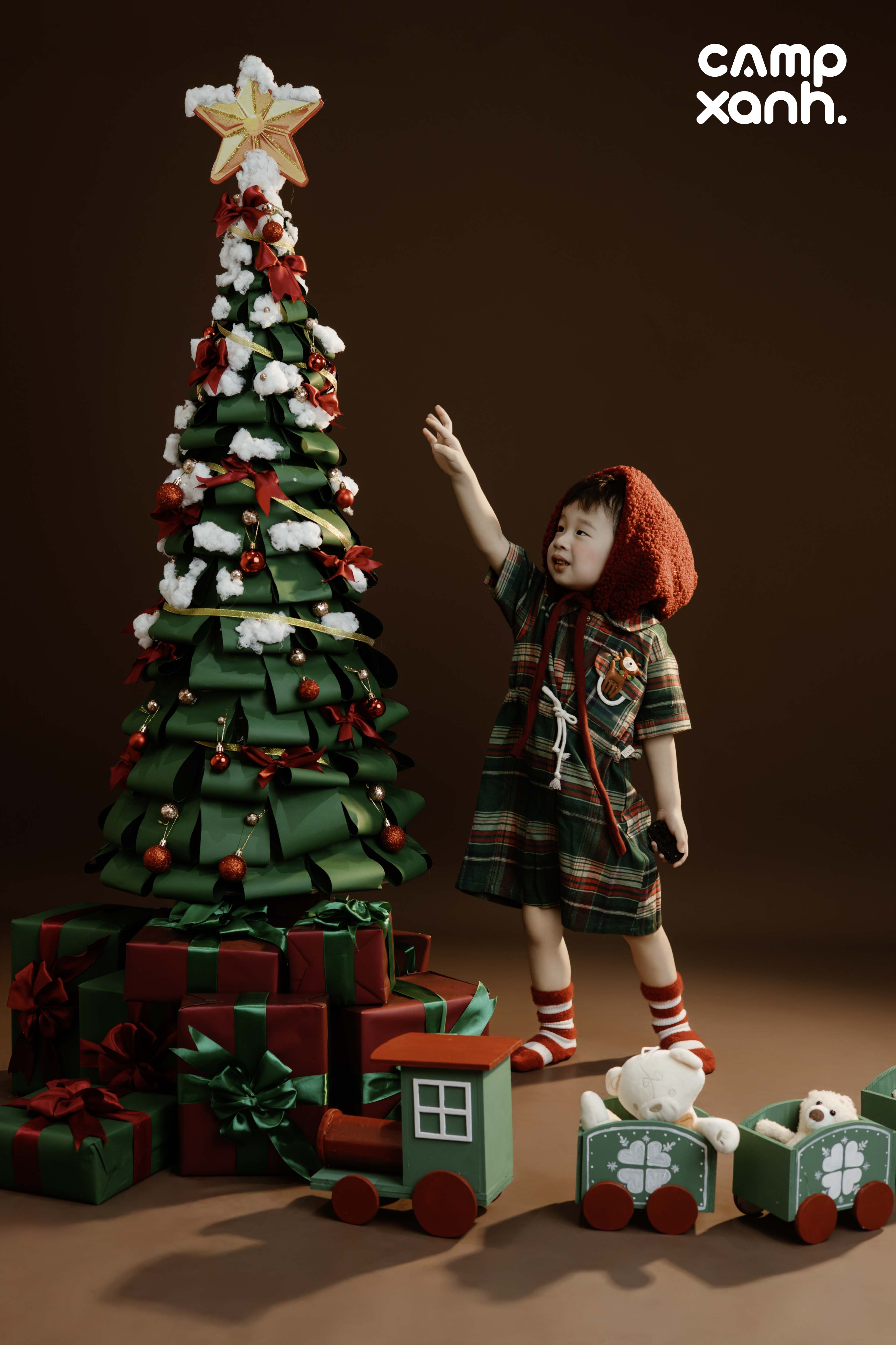 𝑻𝑰𝑵𝒀 𝑪𝑯𝑹𝑰𝑺𝑻𝑴𝑨𝑺 𝑻𝑨𝑳𝑬𝑺