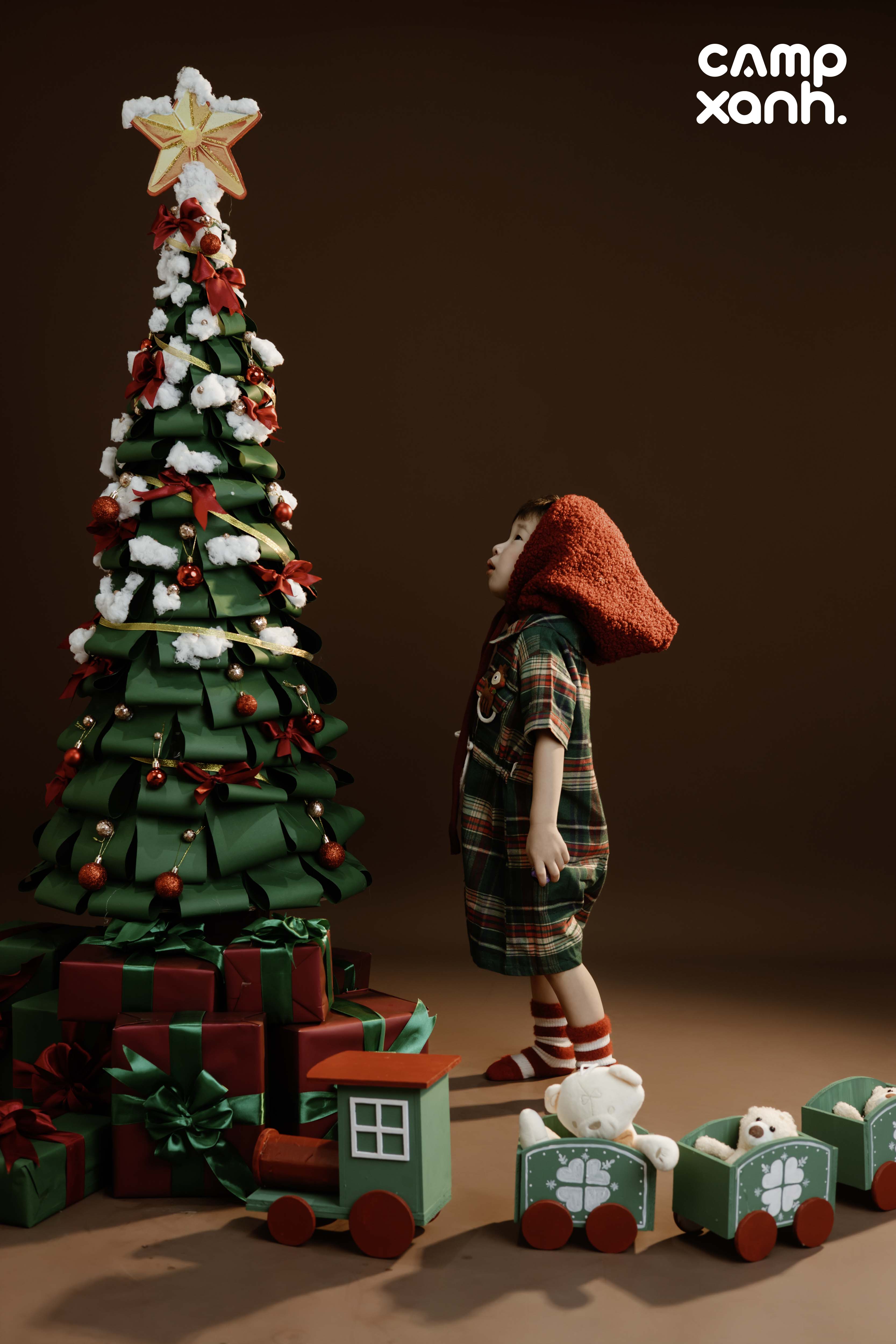 𝑻𝑰𝑵𝒀 𝑪𝑯𝑹𝑰𝑺𝑻𝑴𝑨𝑺 𝑻𝑨𝑳𝑬𝑺