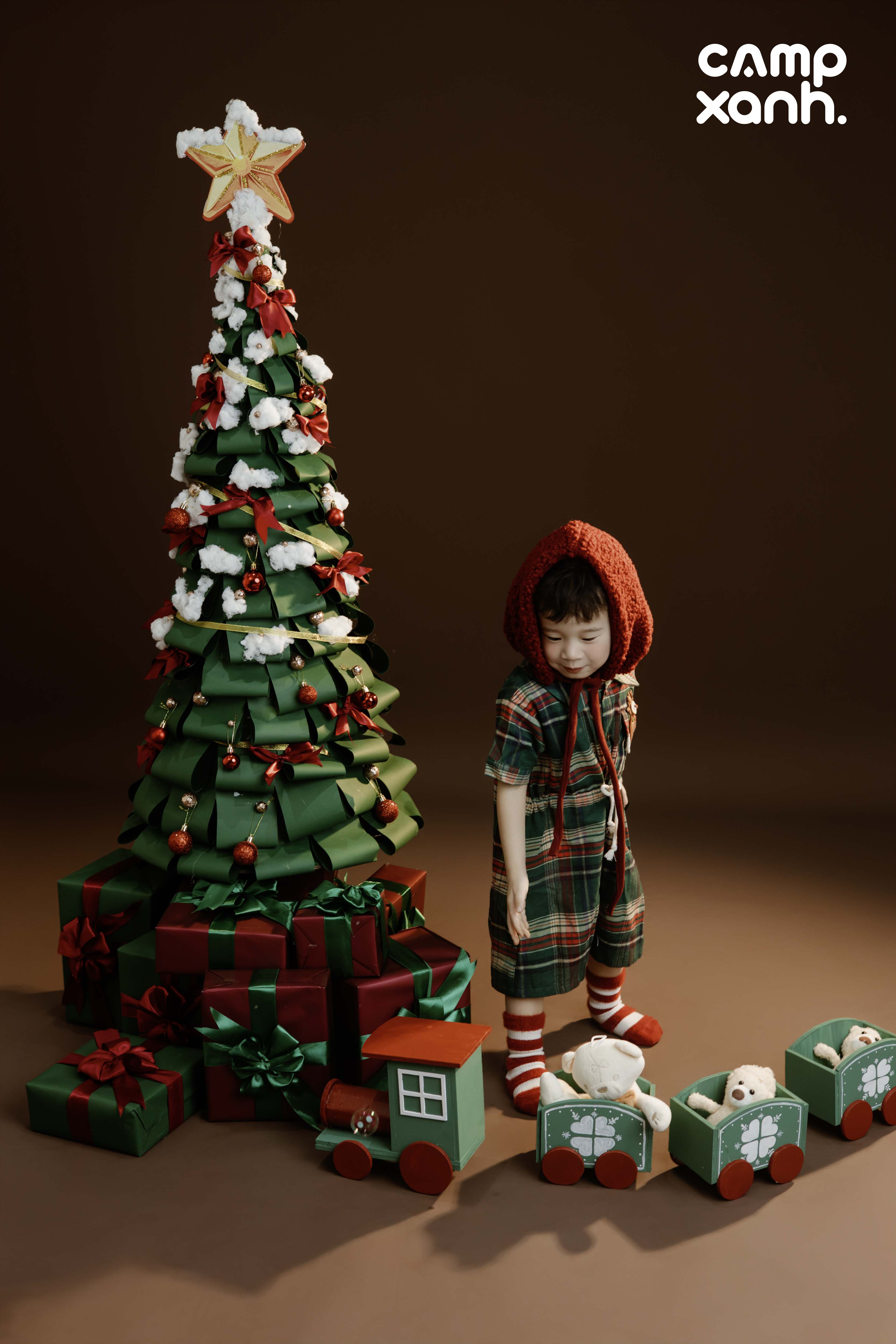 𝑻𝑰𝑵𝒀 𝑪𝑯𝑹𝑰𝑺𝑻𝑴𝑨𝑺 𝑻𝑨𝑳𝑬𝑺